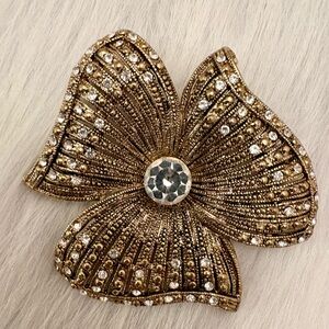 Vintage Victorian-inspired Costume Jewelry Brooch
